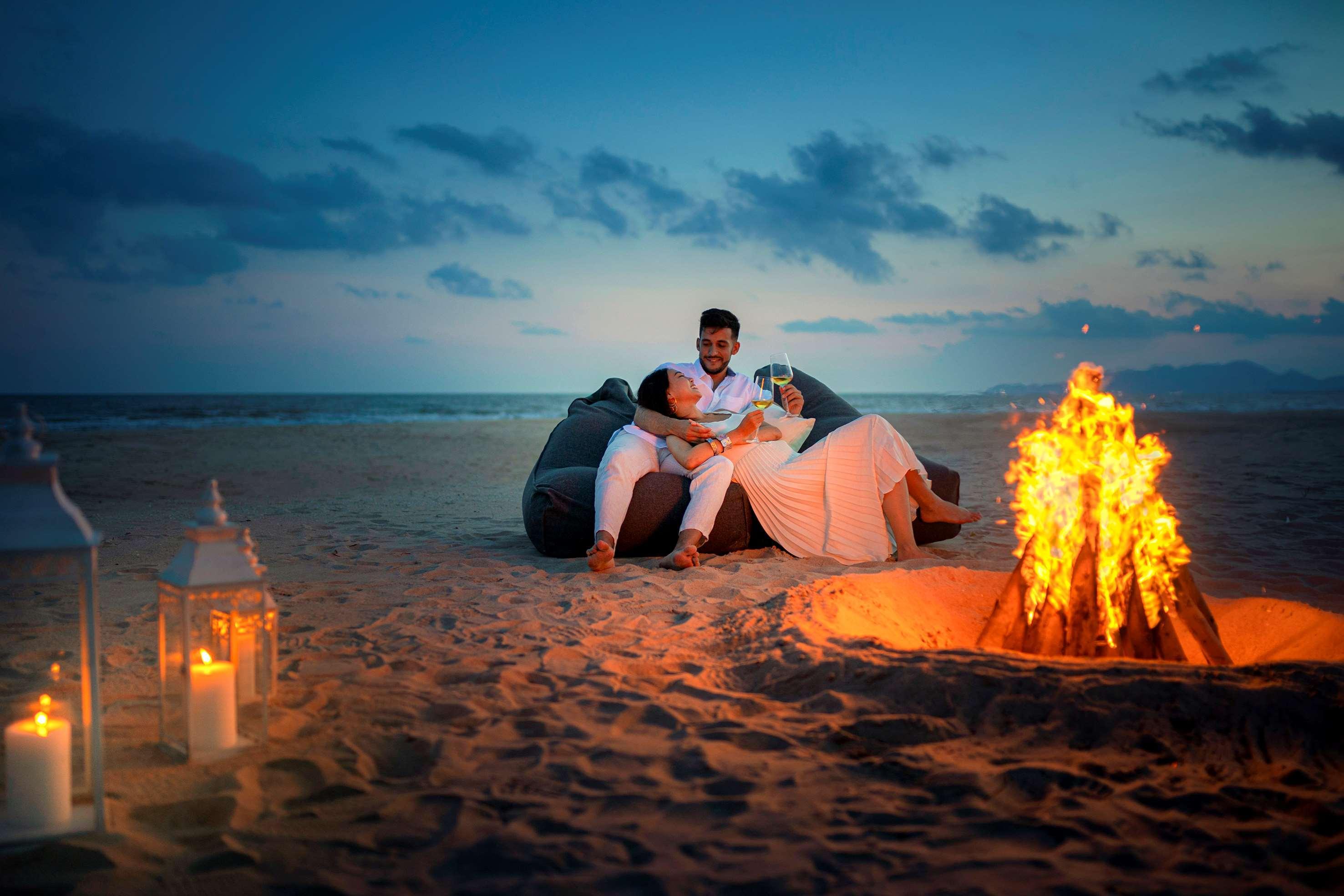 Melia Ho Tram Beach Resort Eksteriør bilde A couple at the beach at the resort