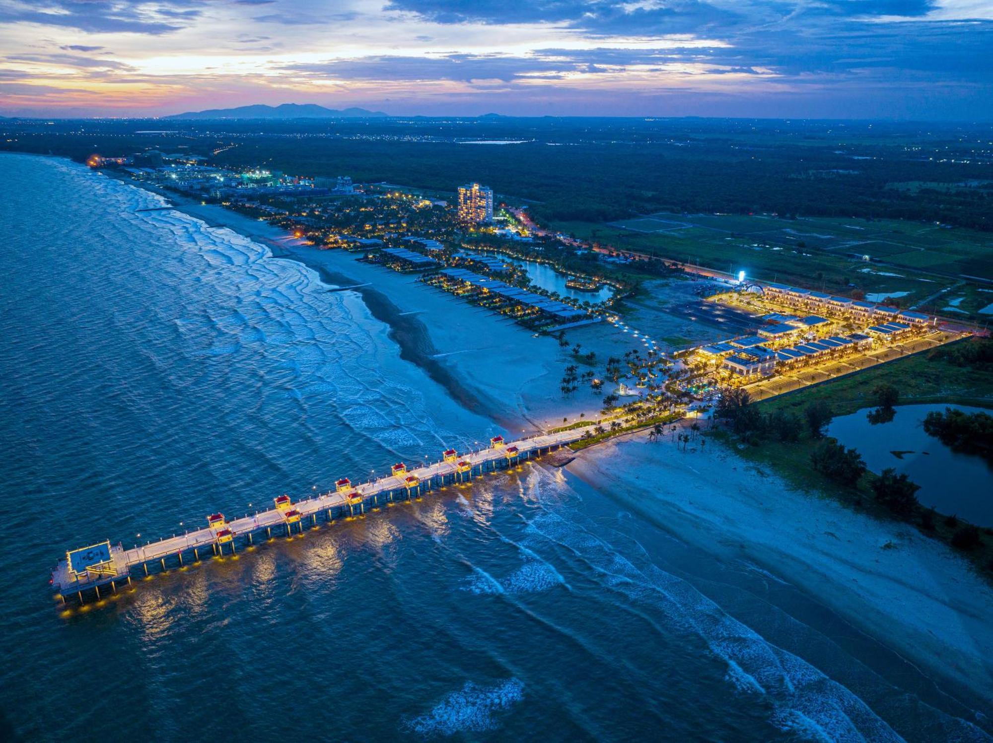 Melia Ho Tram Beach Resort Eksteriør bilde Aerial view of the Gulf State Park Pier