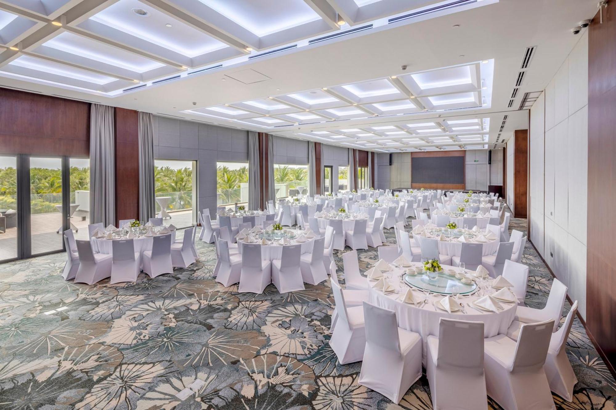 Melia Ho Tram Beach Resort Eksteriør bilde The ballroom