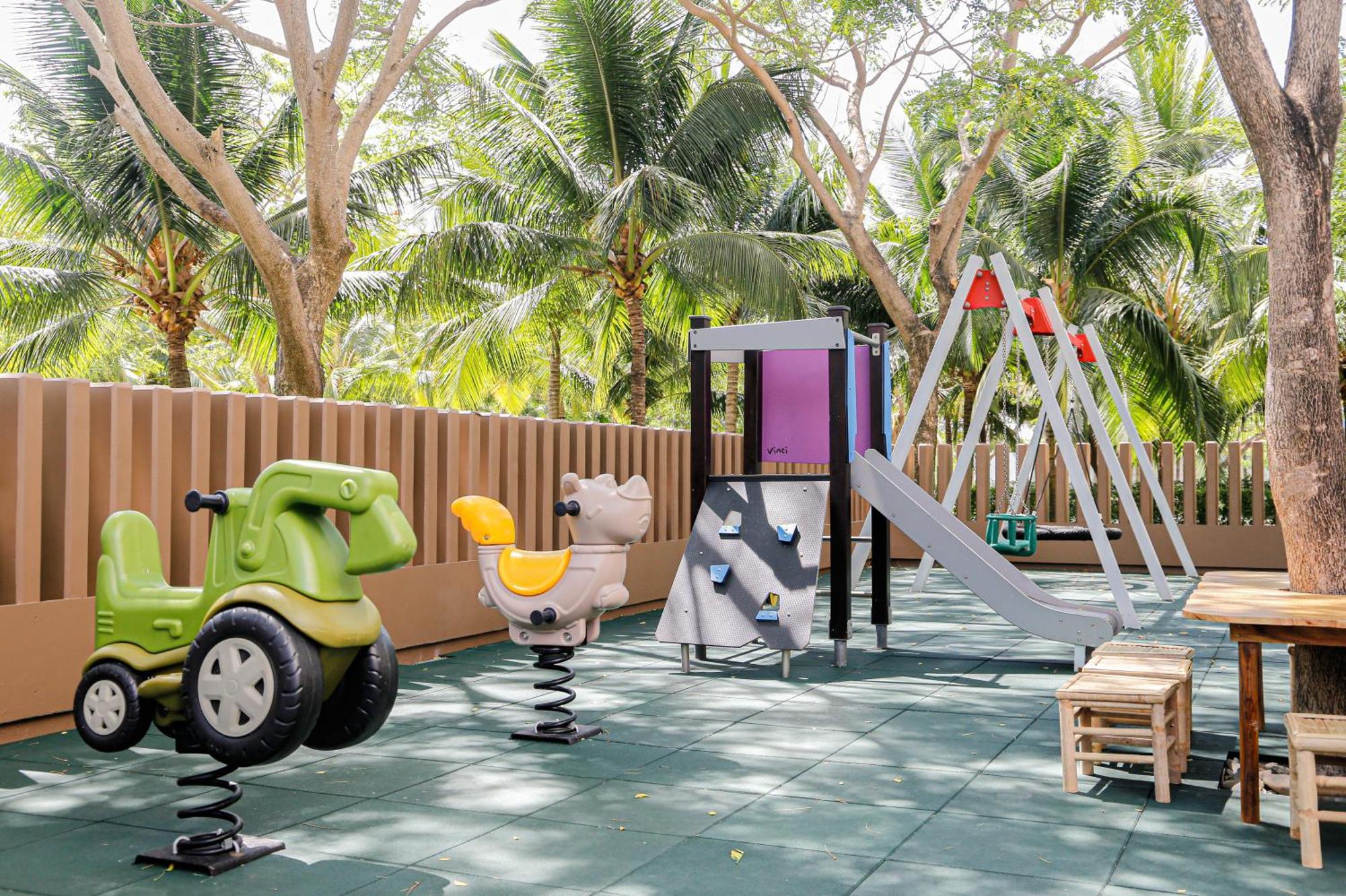 Melia Ho Tram Beach Resort Eksteriør bilde Playground at the hotel
