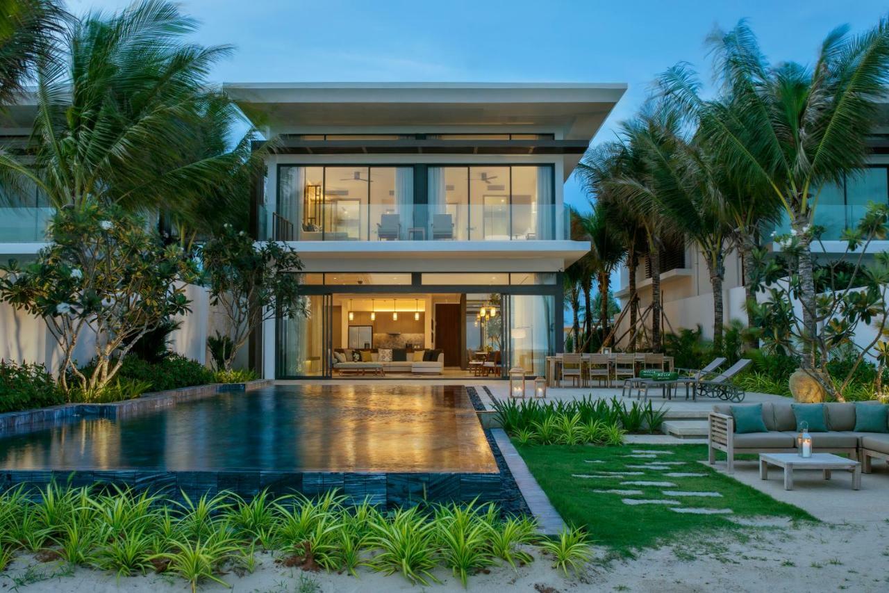 Melia Ho Tram Beach Resort Eksteriør bilde A beachfront villa at the resort